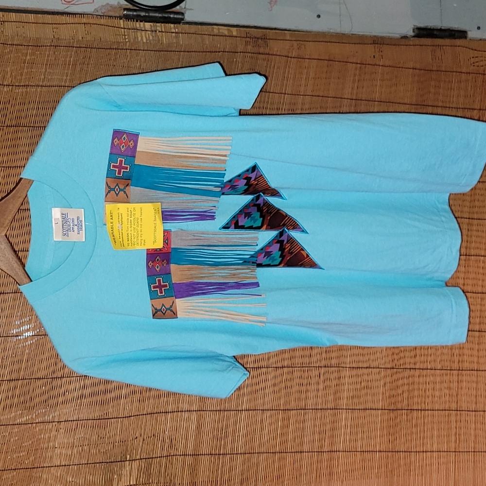 Vintage. Made in USA. Single stitch. Size L